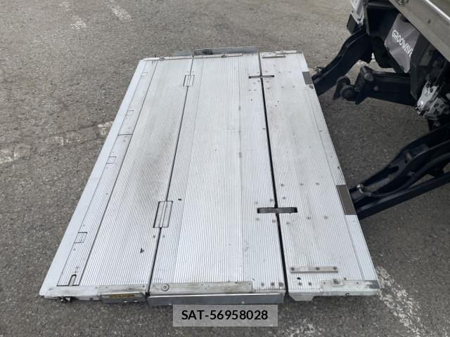 Isuzu ELF TRUCK 2016-03 6751446-11