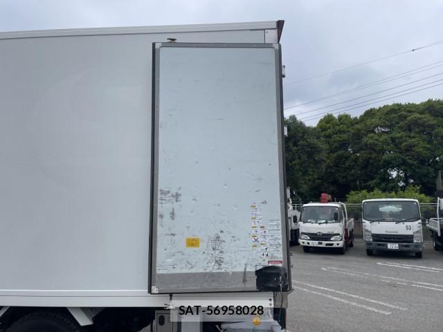 Isuzu ELF TRUCK 2016-03 6751446-20