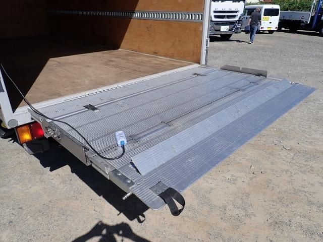 Isuzu ELF TRUCK 2023-08 6805385-12