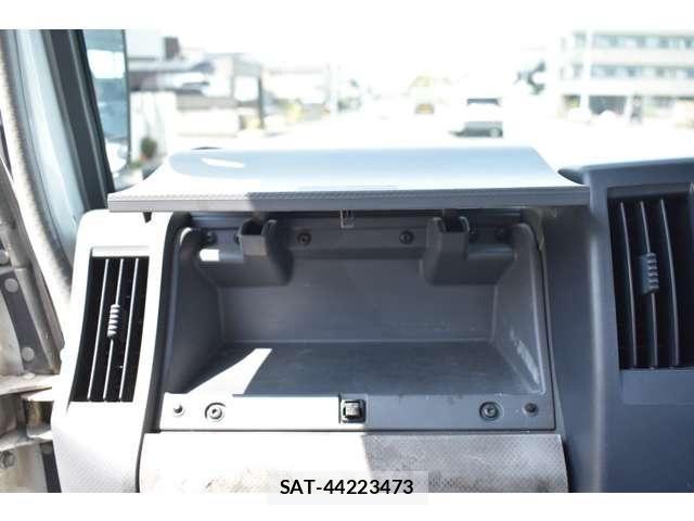 Isuzu ELF TRUCK 2007-03 6814827-24