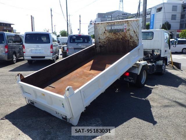 Isuzu ELF TRUCK 2016-07 6814803-1