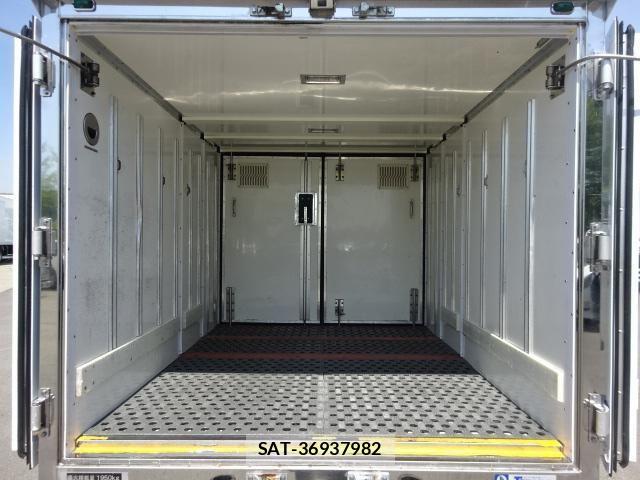Isuzu ELF TRUCK 2010-04 6814826-10