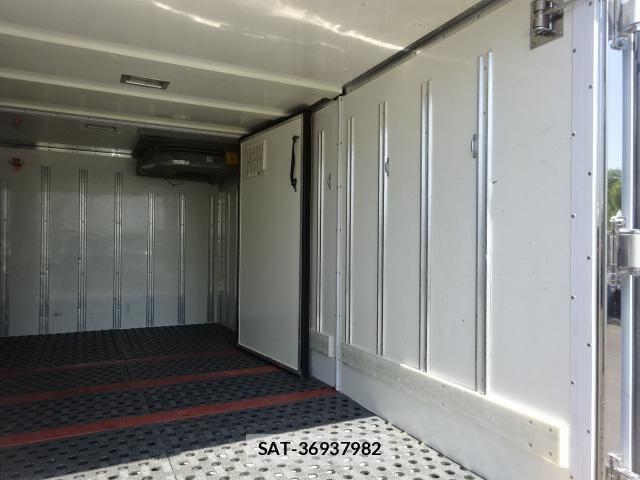 Isuzu ELF TRUCK 2010-04 6814826-13