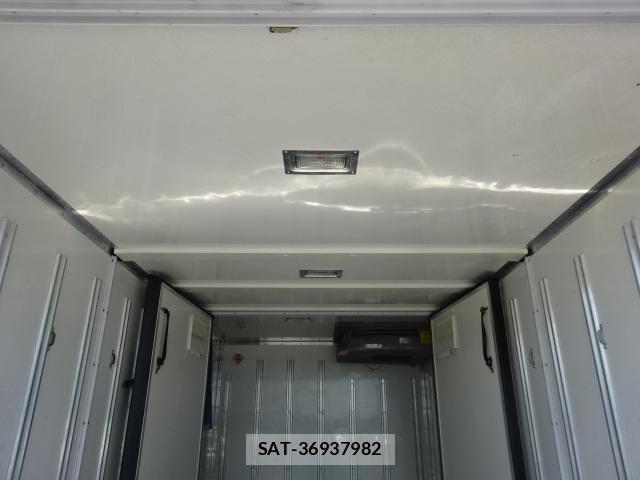 Isuzu ELF TRUCK 2010-04 6814826-15