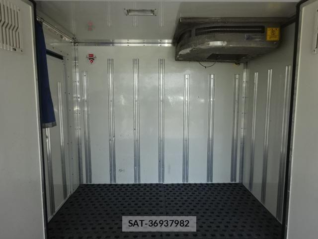 Isuzu ELF TRUCK 2010-04 6814826-16
