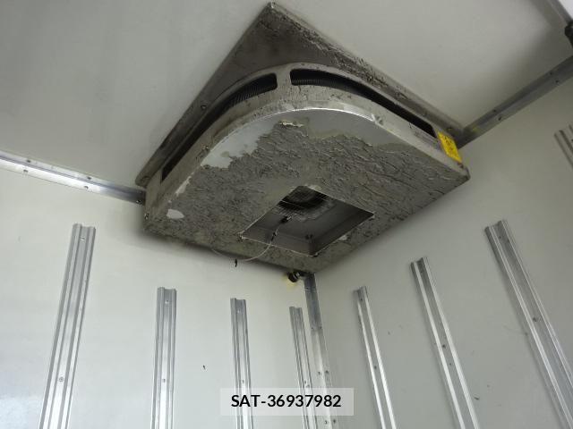 Isuzu ELF TRUCK 2010-04 6814826-17
