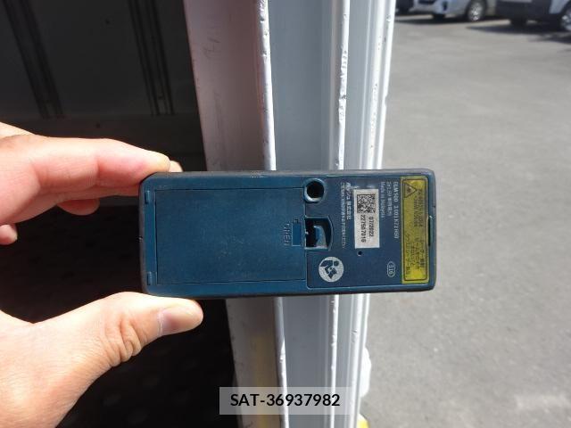 Isuzu ELF TRUCK 2010-04 6814826-19
