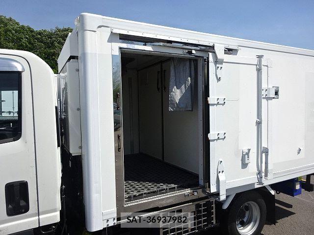 Isuzu ELF TRUCK 2010-04 6814826-20