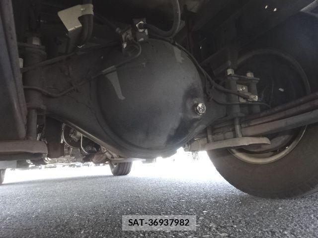 Isuzu ELF TRUCK 2010-04 6814826-24