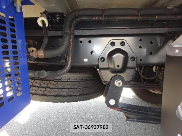 Isuzu ELF TRUCK 2010-04 6814826-25