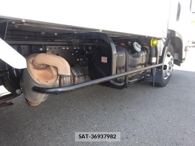 Isuzu ELF TRUCK 2010-04 6814826-26