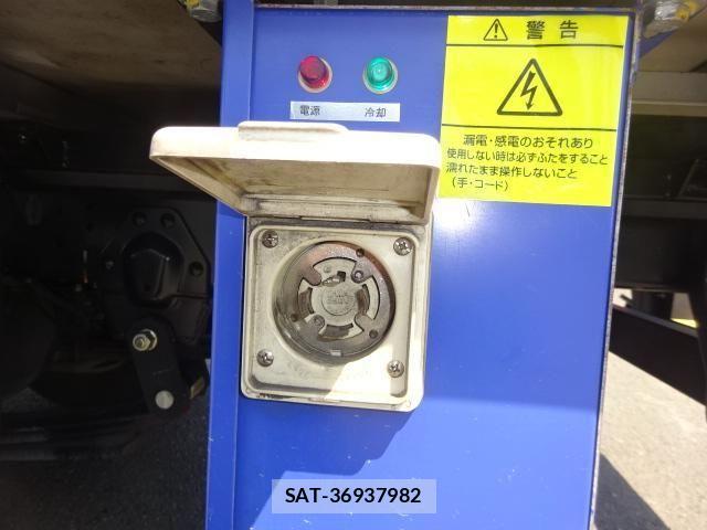 Isuzu ELF TRUCK 2010-04 6814826-27