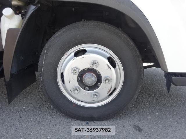 Isuzu ELF TRUCK 2010-04 6814826-28