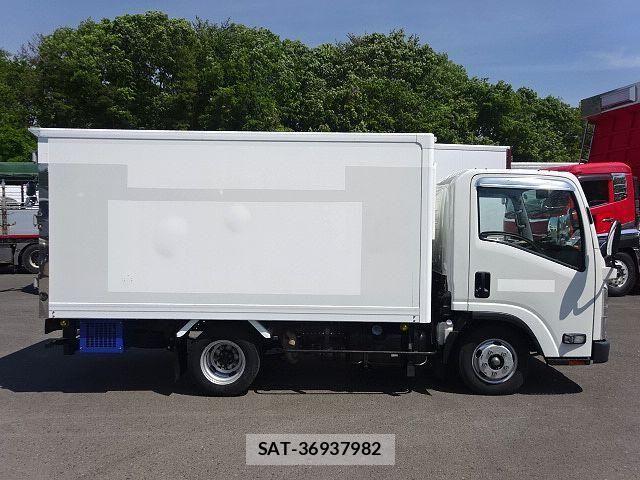 Isuzu ELF TRUCK 2010-04 6814826-4