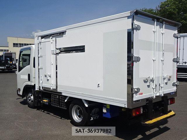 Isuzu ELF TRUCK 2010-04 6814826-5