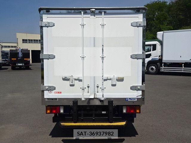 Isuzu ELF TRUCK 2010-04 6814826-6