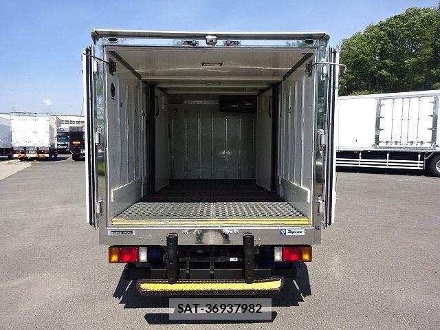 Isuzu ELF TRUCK 2010-04 6814826-8