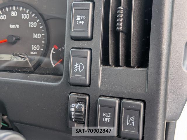 Isuzu ELF TRUCK 2023-06 6814797-13