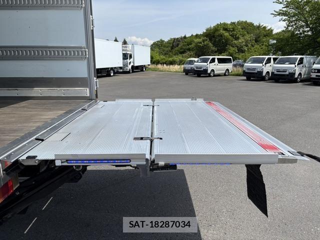 Isuzu ELF TRUCK 2020-03 6814812-14