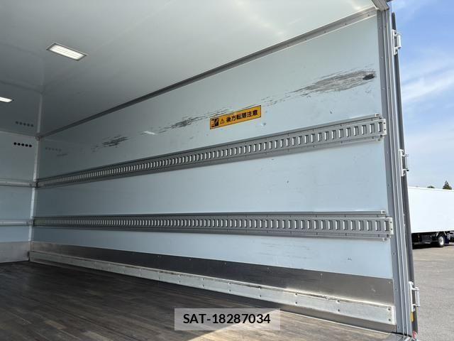 Isuzu ELF TRUCK 2020-03 6814812-21