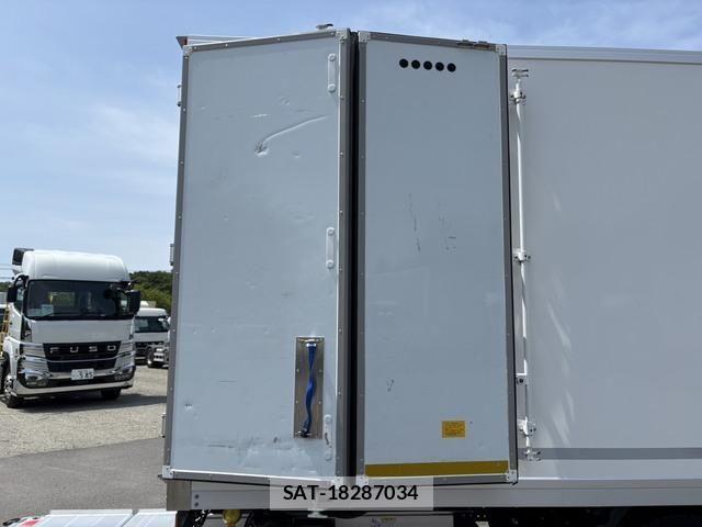 Isuzu ELF TRUCK 2020-03 6814812-23