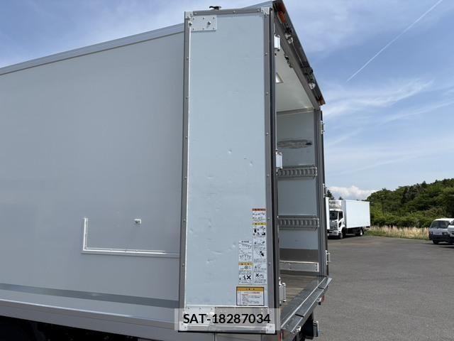 Isuzu ELF TRUCK 2020-03 6814812-24