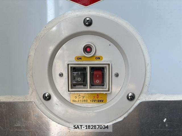 Isuzu ELF TRUCK 2020-03 6814812-25