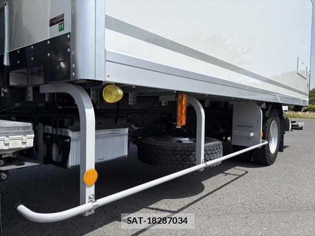 Isuzu ELF TRUCK 2020-03 6814812-28