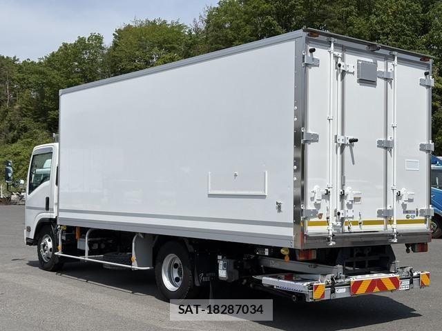 Isuzu ELF TRUCK 2020-03 6814812-5
