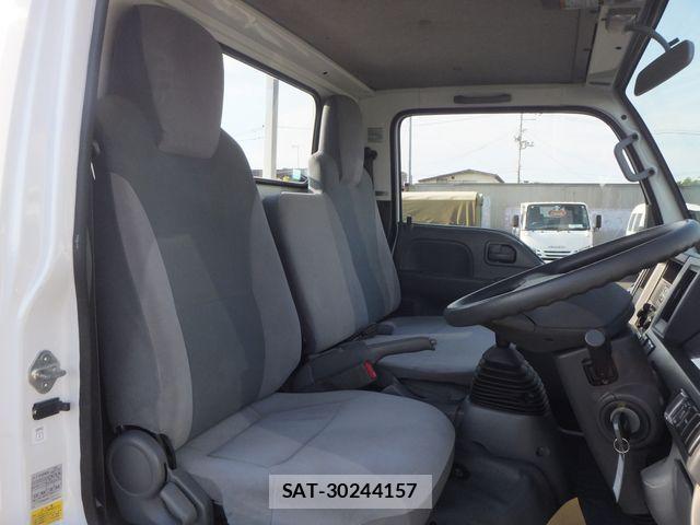 Isuzu ELF TRUCK 2016-04 6814818-12