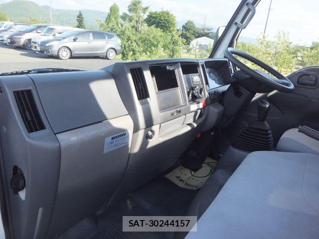 Isuzu ELF TRUCK 2016-04 6814818-13