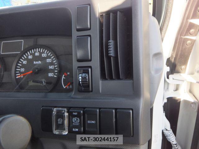 Isuzu ELF TRUCK 2016-04 6814818-21