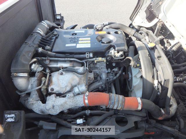 Isuzu ELF TRUCK 2016-04 6814818-26