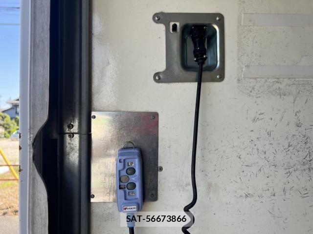 Isuzu ELF TRUCK 2017-03 6904692-11