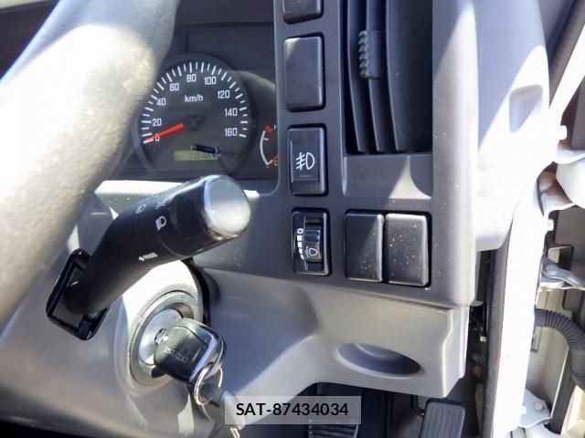Isuzu ELF TRUCK 2017-07 6904674-16