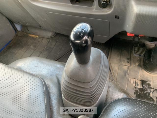 Isuzu ELF TRUCK 2016-03 6904679-4
