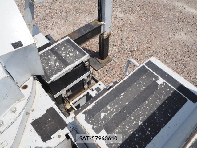 Isuzu ELF TRUCK 2013-08 6904704-11
