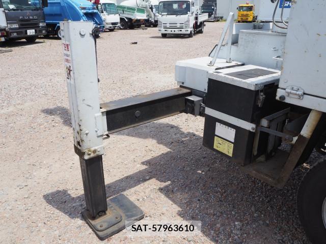 Isuzu ELF TRUCK 2013-08 6904704-23