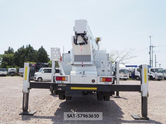 Isuzu ELF TRUCK 2013-08 6904704-3