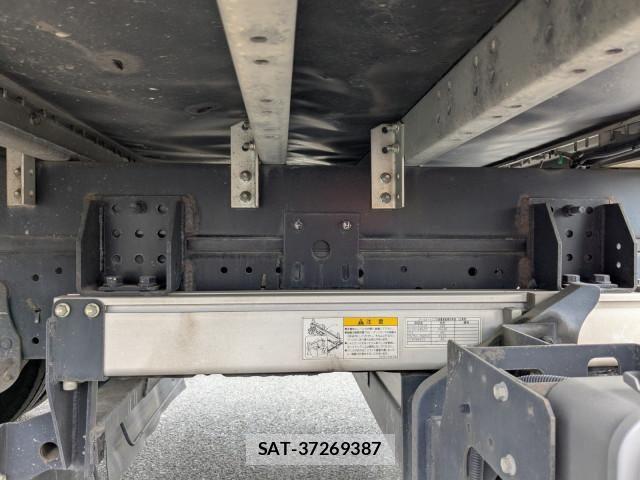 Isuzu ELF TRUCK 2018-02 6904656-9