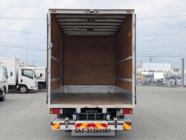 Isuzu ELF TRUCK 2018-02 6904656-7