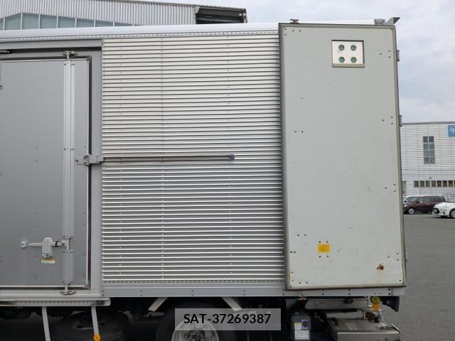 Isuzu ELF TRUCK 2018-02 6904656-8