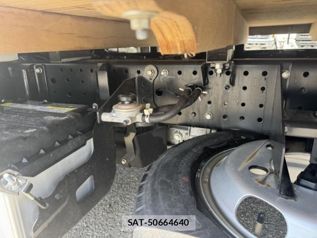 Isuzu ELF TRUCK 2025-04 6904640-13