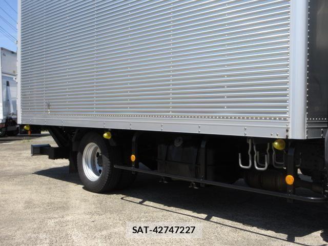 Isuzu ELF TRUCK 2018-03 6904642-10