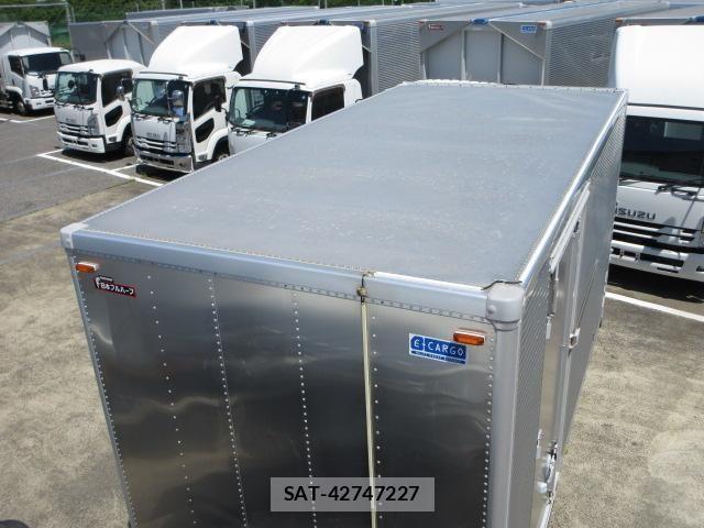 Isuzu ELF TRUCK 2018-03 6904642-11