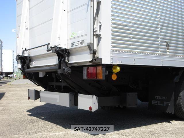 Isuzu ELF TRUCK 2018-03 6904642-20