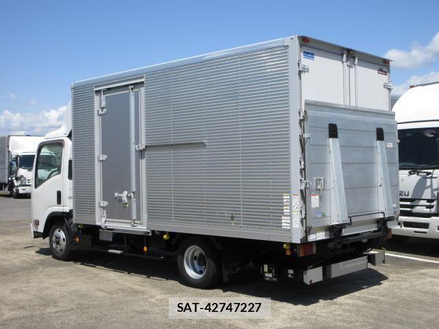 Isuzu ELF TRUCK 2018-03 6904642-3