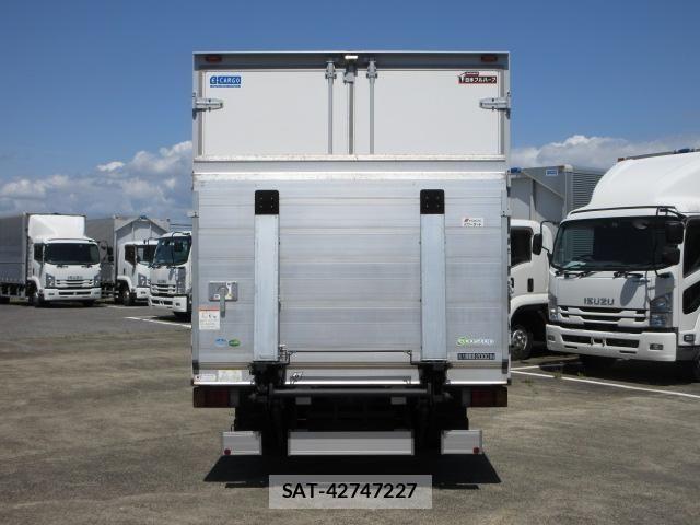 Isuzu ELF TRUCK 2018-03 6904642-5