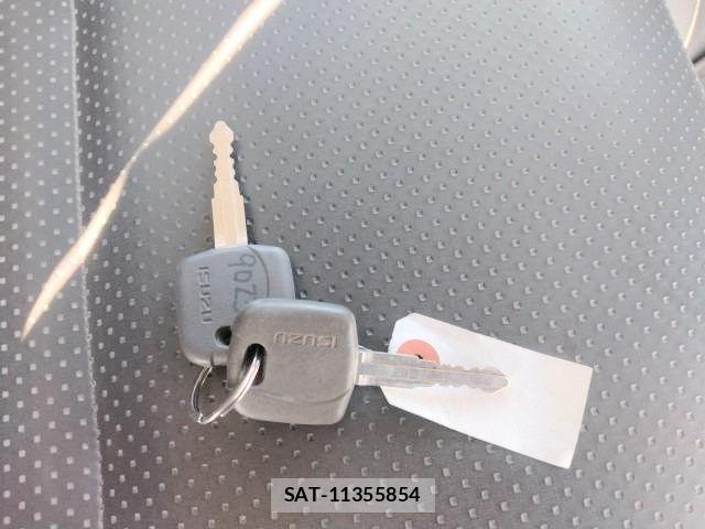 Isuzu ELF TRUCK 2020-04 6904677-5