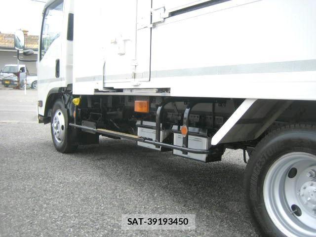 Isuzu ELF TRUCK 2021-02 7020401-15